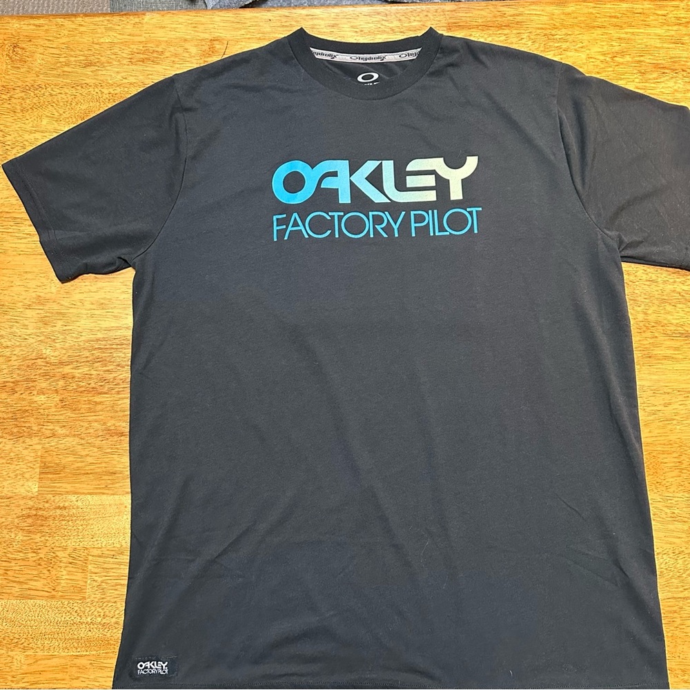 Oakley Men's Black and Blue Graphic Tee